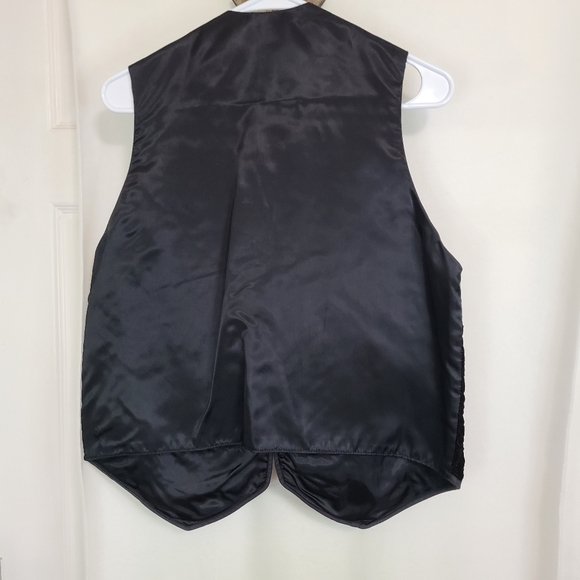 Hungarian Woman's Embroidered Outer Vest, Size: Medium Color: Floral - Picture 11 of 14